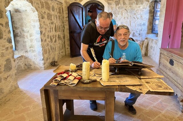 XIV Nacional – foto firma documentos consuegra